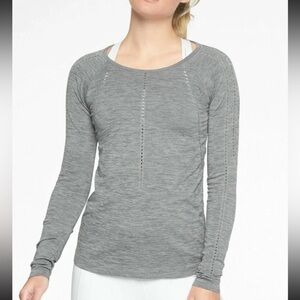 Athleta Foothill Seamless Long Sleeve Shirt Top Grey Medium Yoga Athleisure
